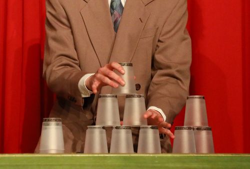 Sport Stacking wird in Kommune C intensiv betrieben. | Foto: IMAGO / Schüler KOMMUNALES SPORTQUIZ | Folge 15