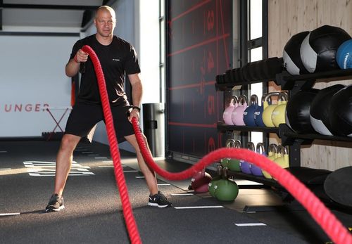 Tobias Unger in seinem Fitnessstudio. | Foto: Pressefoto Baumann