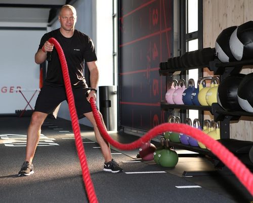 Tobias Unger in seinem Fitnessstudio. | Foto: Pressefoto Baumann