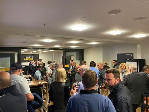 Mehr als 60 Personen waren dem Aufruf gefolgt. Sie alle verbrachten den Abend in der MHPArena. | Foto: SportRegion Moderation | Netzwerktreffen in Ludwigsburg