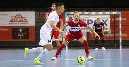 Manuel Fischer (rotes Trikot) wechselte von Weilimdorf zum Stuttgarter Futsal Club. | Foto: Pressefoto: Baumann Event der Woche | Stadtduell in der Futsal-Bundesliga