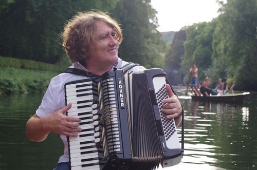 Reihe SPORT UND KULTUR | Bolzende Geschichten & kraulende Melodien