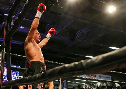 Firat Arslan freut sich über den Erfolg. | Foto: Pressefoto Baumann Boxen | Firat Arslan wird Weltmeister