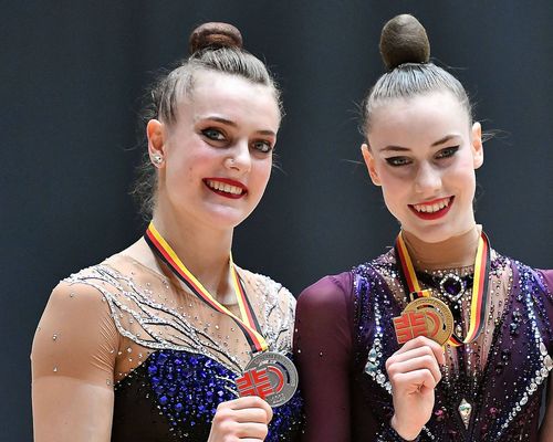 Rhythmische Sportgymnastik | Duo holt sich die Titel