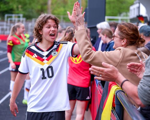 ARD-Sportschau | Rückert erzielt das "Tor des Monats"