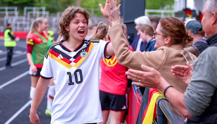 ARD-Sportschau | Rückert erzielt das "Tor des Monats"