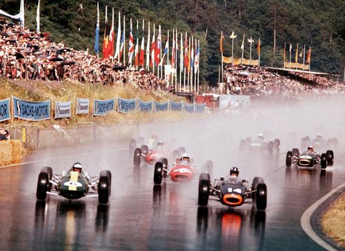 ZEITREISE | Mit viel PS rund ums Schloss Solitude