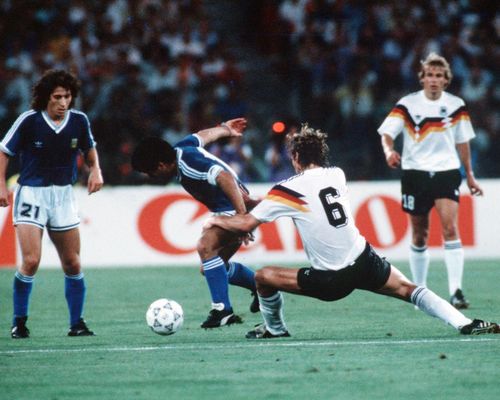 10. November | Diego Maradonna und „Diego“ Buchwald in Ludwigsburg