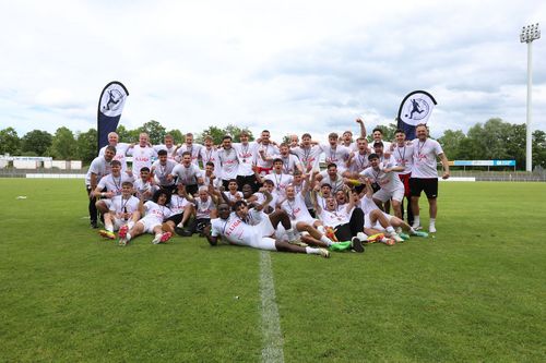 Fußball | VfB-Nachwuchs wird Meister und steigt auf